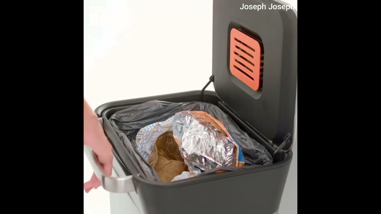 Joseph Joseph  'Titan' trash can crushes garbage to make more space 
