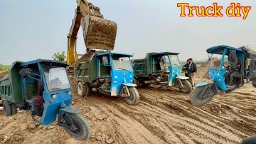 Công nông chở cát sa lầy kéo nhau cực căng tricycle carrying sand stuck in the mud