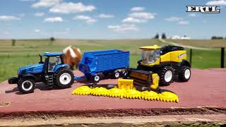 ERTL 1:64 Scale New Holland FR920 Self-Propelled Forage Harvester Set
