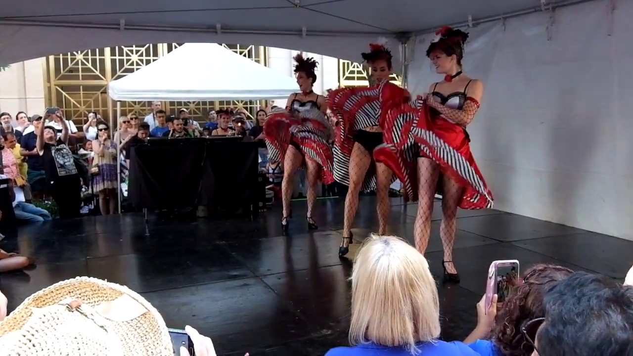 Nyの バスチーユ デー で見た かなり本格的なフレンチカンカン French Cancan ダンス ニューヨークの遊び方