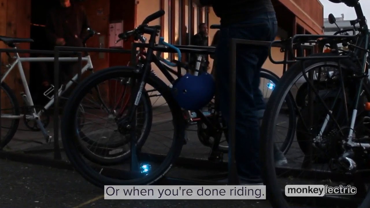 Falange Simposio Impedir Monkey Light A15: Automatic lights that turn on when you ride - YouTube