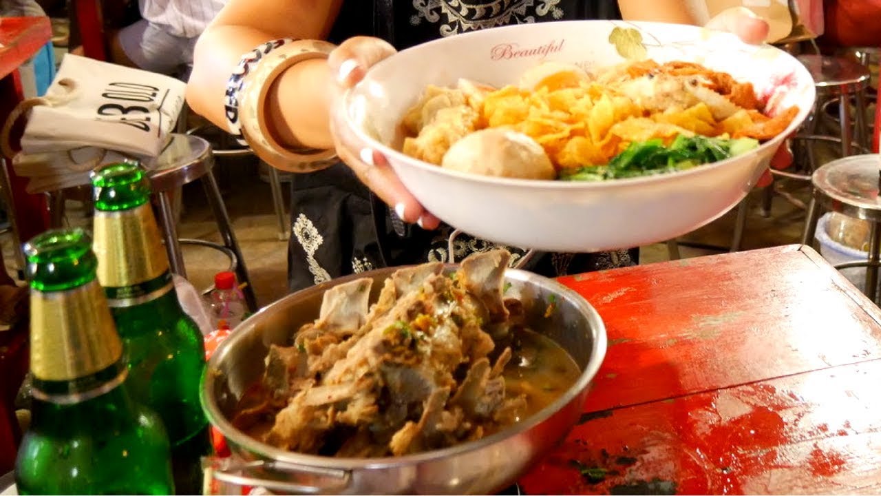 Epic THAI STREET FOOD at BANGKOK NIGHT MARKET- Rot Fai Market 2 | Food and Travel Channel | Thailand | Chasing a Plate - Thomas & Sheena