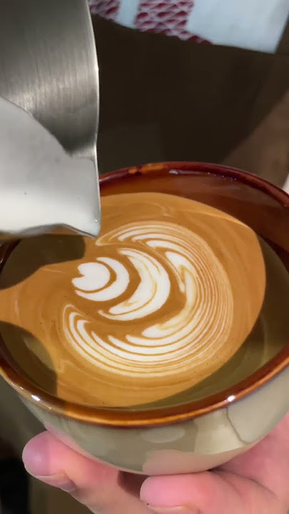 Latte art for you to try #story #tutorial #baristaskills #barista #latteart #café