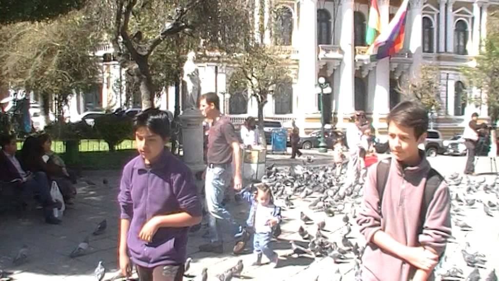 EN PLENO CENTRO DE LA CIUDAD DE LA PAZ BOLIVIA - YouTube