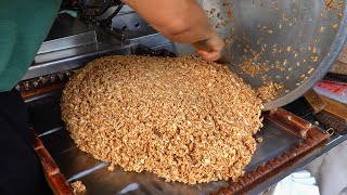 Making Golden Puffed Rice Candy  \/ 黃金爆米香製作 - Taiwanese Street Food