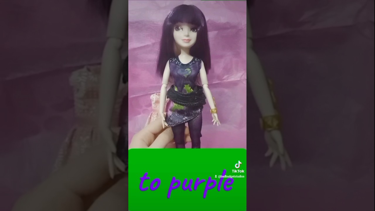 Descendants 2 Isle Style Switch Mal Doll 💚💜🍎 