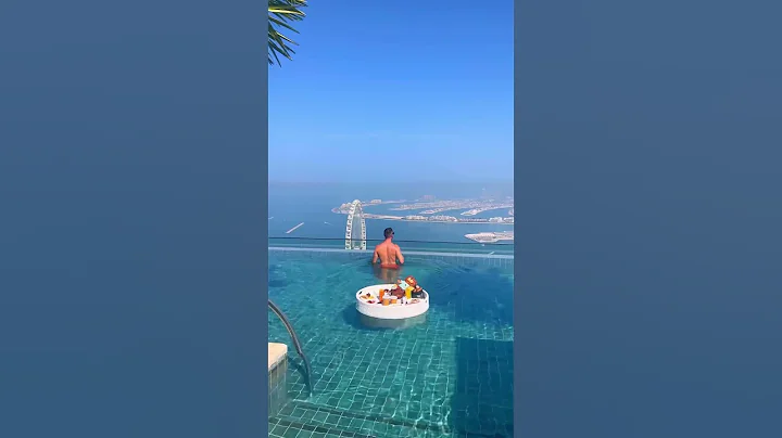 Imagine having breakfast at the 77th floor in Dubai!