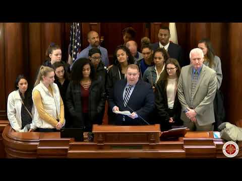 Sen. Bennett congratulates Schlarman Academy girls’ basketball team on state championship