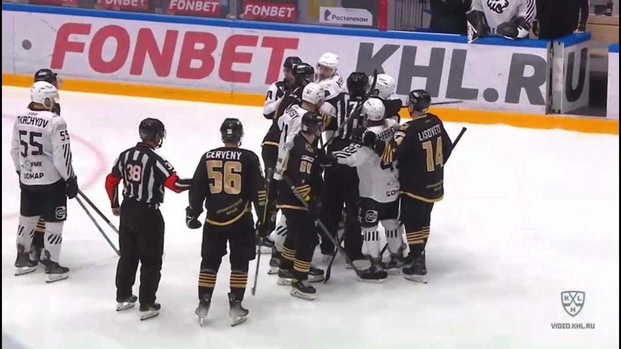 кхл трактор драка
