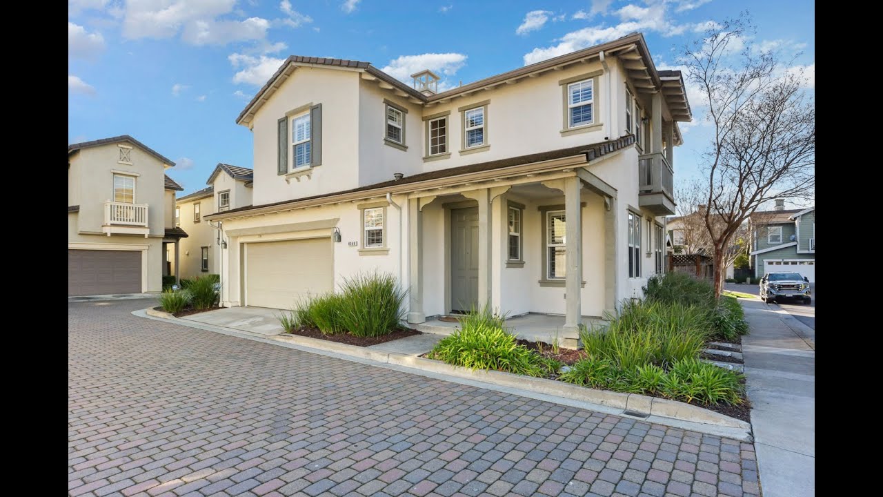 8069 Red Oak Ct in Hiddenbrooke Vallejo 94591 by Bill Davidson of