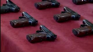 Молодые новгородские полицейские получили табельное оружие