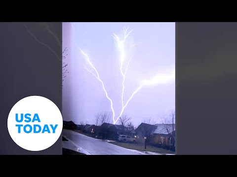 Dazzling lightning strikes in Wichita, Kansas captured in slow motion | USA TODAY