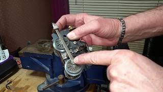 MARX MOTOR / PRESSING THE WHEELS ON THE AXLES USING A VICE