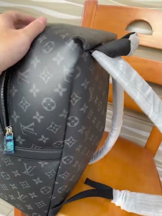 Louis Vuitton Monogram Eclipse Discovery Backpack – Savonches