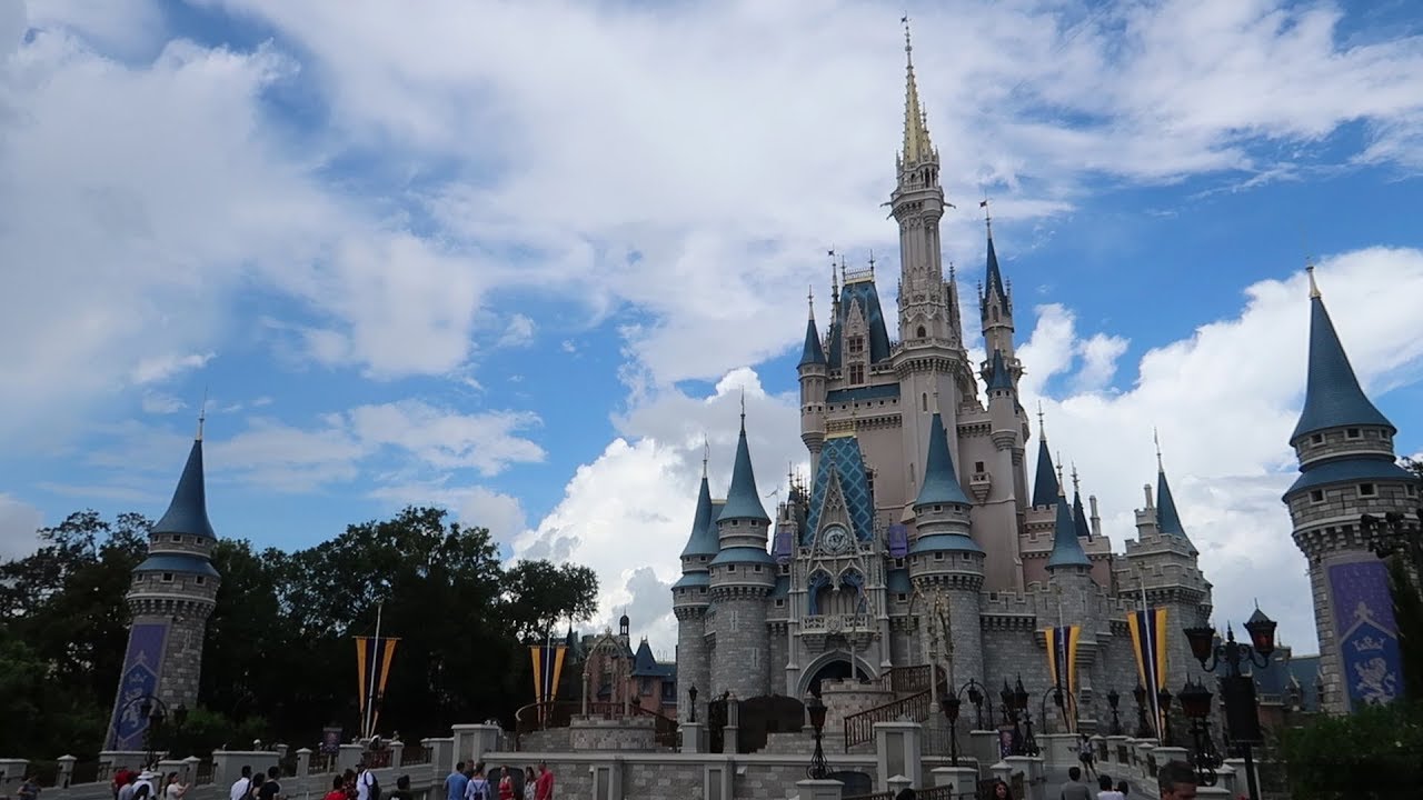 Orlando theme parks ride out Hurricane Irma