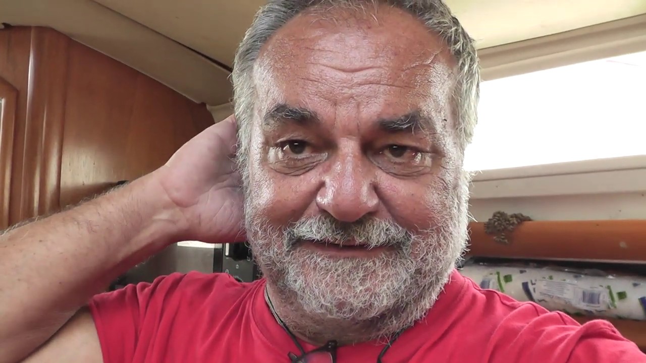 ⁣A Yasmine, per farmi coccolare dalla mia Horus