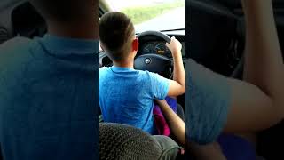UPDATE Imagini revoltătoare - Copil de 11 ani din Sibiu la volan cu știrea mamei - „Soția și fetița mea erau în mașină” 1 video