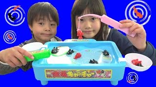 金魚キャッチャーで対決!!!お邪魔虫は・・・〇〇〇ボールと・・・こうくんねみちゃん Goldfish Catcher Toy