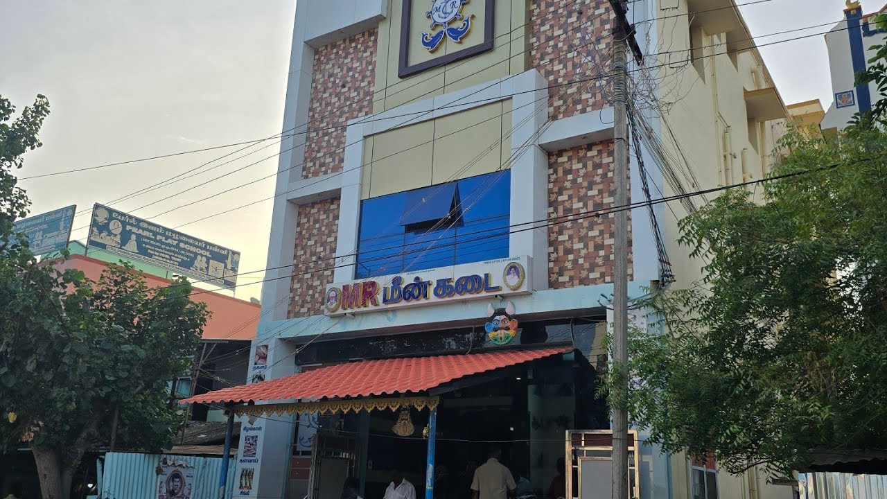 மீன்வெட்ட  வரிசையில் காத்திருக்கும் மக்கள்   .Week end fish maket.ACSankar is live