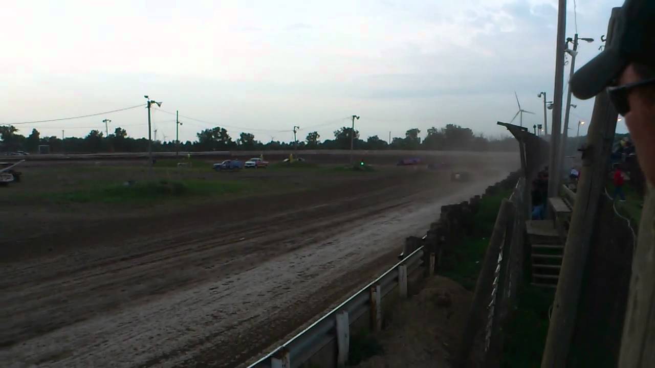 May 26 - Dash - South Buxton Raceway - YouTube