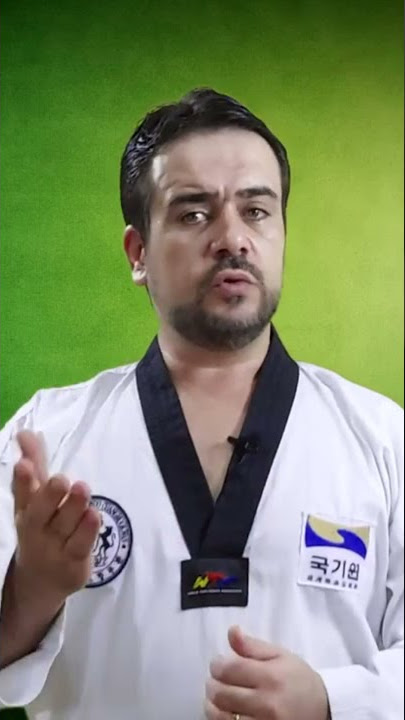 Tema dos Jogos Olímpicos com meninos fazendo taekwando 431856