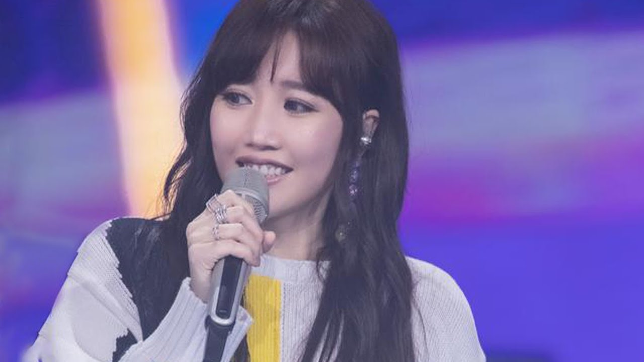 Guarda A-Lin's soprano voice is so powerful! A-Lin深情演唱《有一种悲伤》,百转愁肠的高音高亢有力,不愧是天生歌姬!丨《嗨唱转起来》 su YouTube Guarda A-Lin's soprano voice is so powerful! A-Lin深情演唱《有一种悲伤》,百转愁肠的高音高亢有力,不愧是天生歌姬!丨《嗨唱转起来》 su YouTube
