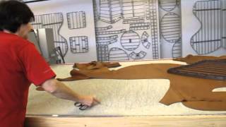 北欧デザインの巨匠、アーネ・ヤコブセンの代表作、エッグ・チェアーの皮張りの様子をご紹介します！