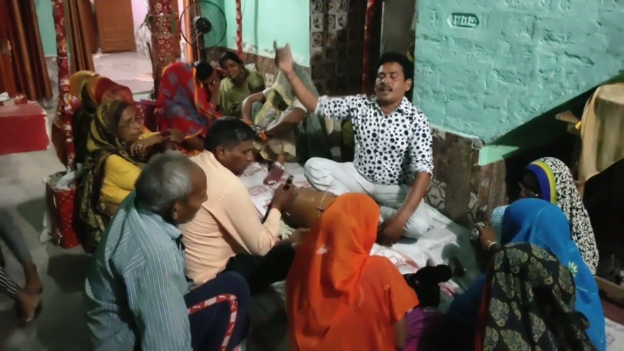 आलीशयम बजावे बिना।   🎸🎸🎻