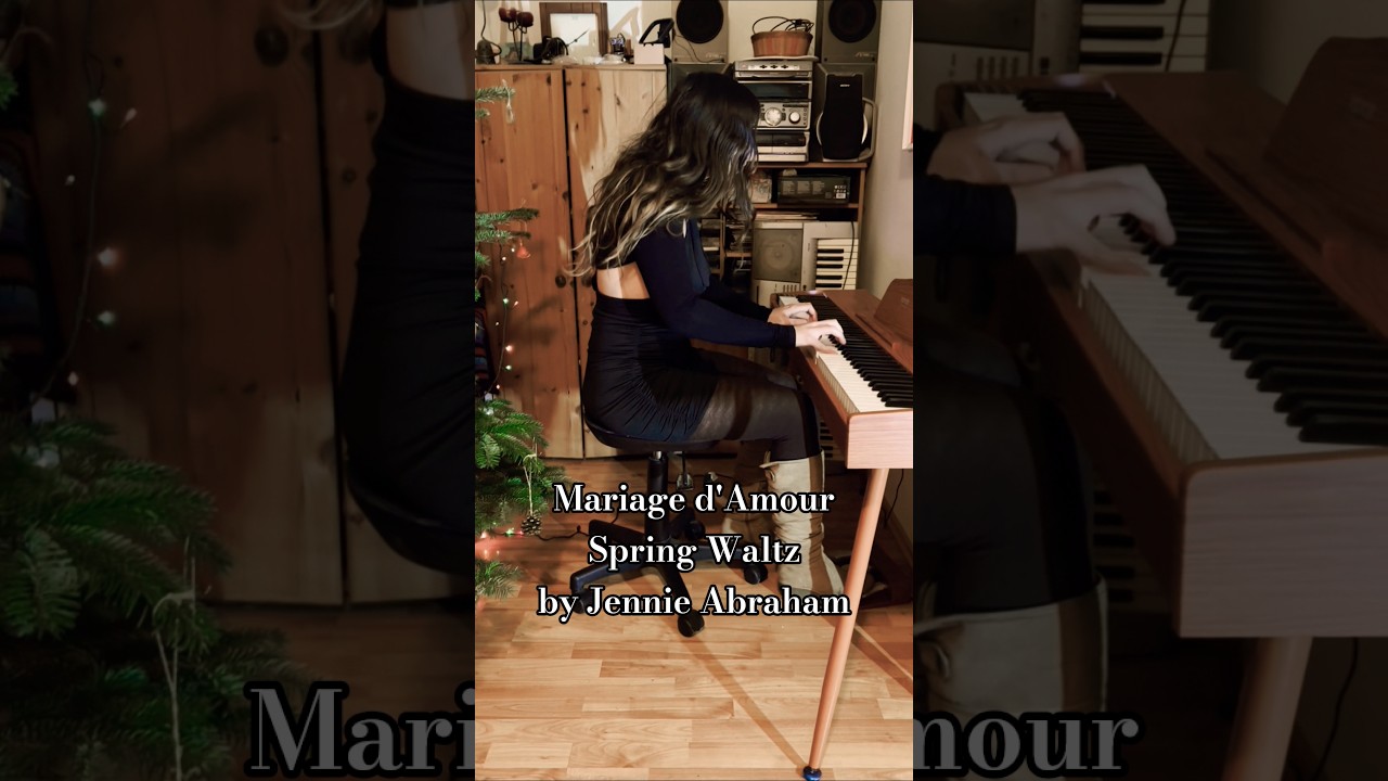 Relaxing piano music💝:Mariage d'Amour| Spring Waltz on my piano at home with the christmastree🎄🎹🎶