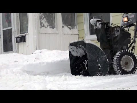 Barrie, Ont. residents dig out from huge snowstorm