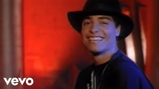 Video thumbnail of "Chayanne - Este Ritmo Se Baila Así (Video)"