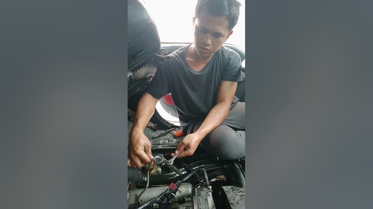 how to test damage injector because of white smoke with strong return