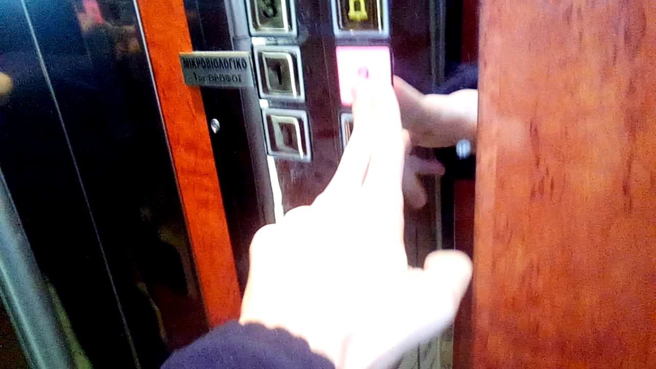 Ασανσέρ στην Ευρωδιάγνωση (διαγνωστικό κέντρο) στο Περιβολάκι, στην Νίκαια