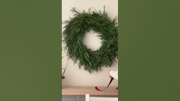 Simple, sustainable and foraged Christmas wreath #christmaswreath #diywreath #wreathtutorial