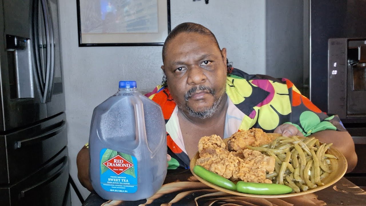 Fried chicken and fried porkchop with green beans. I'm just talking shik 