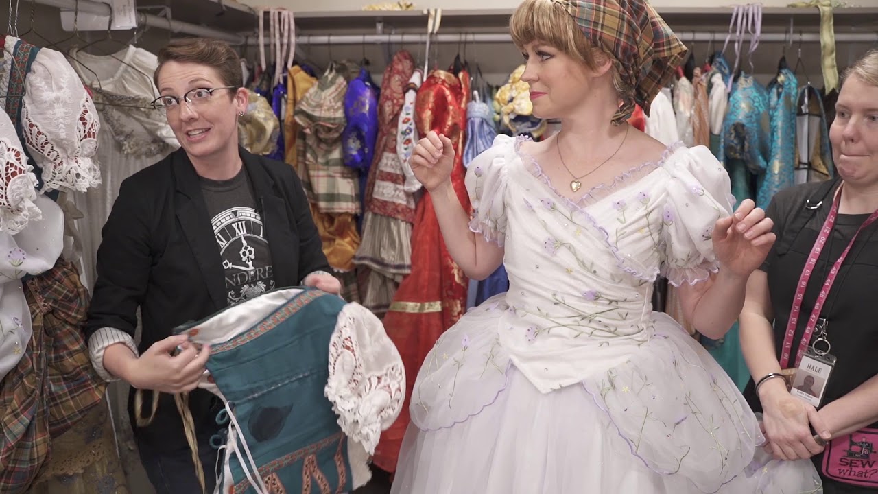 Взгляд на платье Золушки, которое она быстро переодевает - HCT RAH Sandy 9