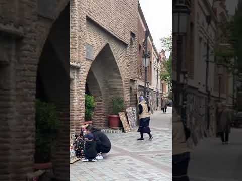 Тбилиси. Стою рядом с Церковью Анчисхати (Рождества Девы Марии)