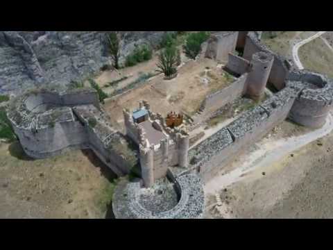 Castillo medieval de Berlanga de Duero en Soria, Castilla y León - Fimi X8 SE GPS Drone 4K