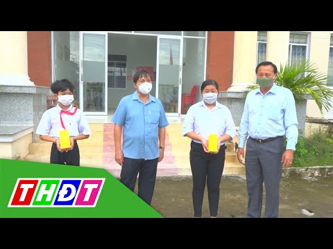 Video Đồng Tháp: Trao 51 chiếc điện thoại hỗ trợ học sinh... - youtube