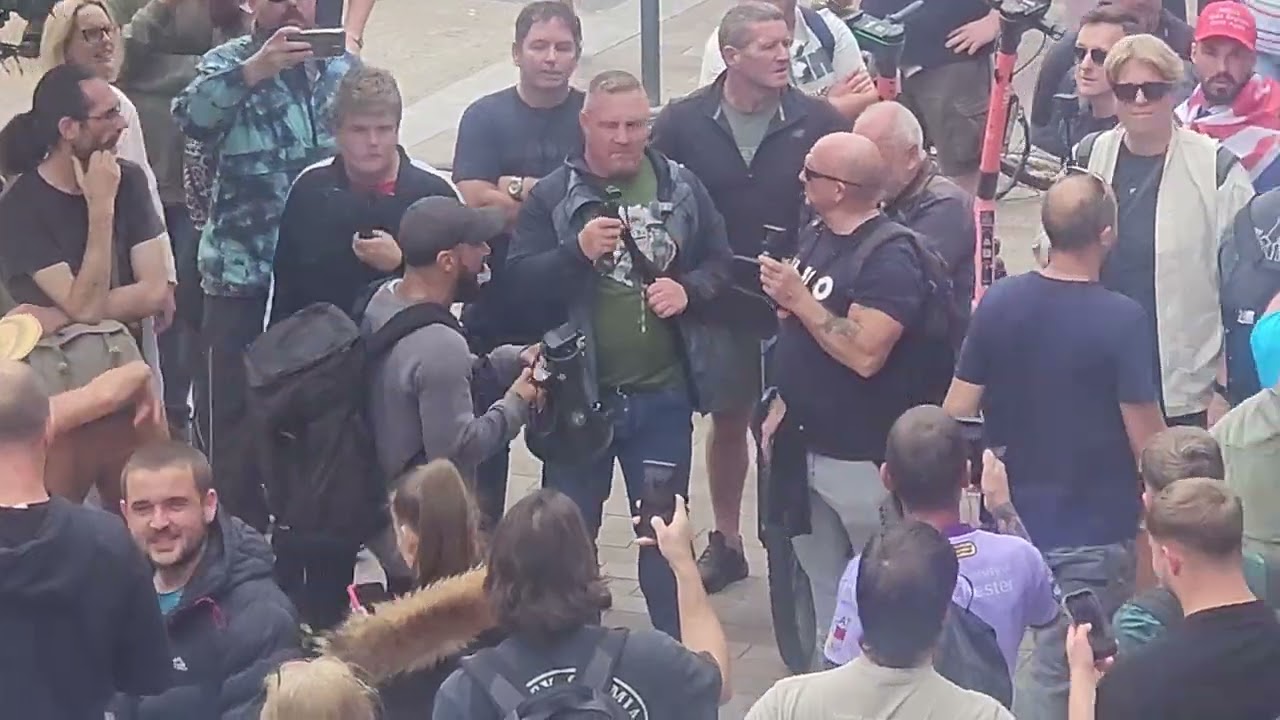 Left wing megaphone man heckles Charlie Veitch and Bodyguards Fred - Liverpool (2025-8-23(6))