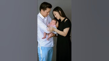 QUÁCH NGỌC TUYÊN ÒA KHÓC  ĐẦY XÚC ĐỘNG KHI CÙNG VỢ TRẺ KÉM 16 TUỔI CƯỢT CẠN ĐÓN CON THỨ HAI