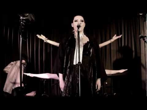 A.M.T & die REVOLTE: Crack (live)