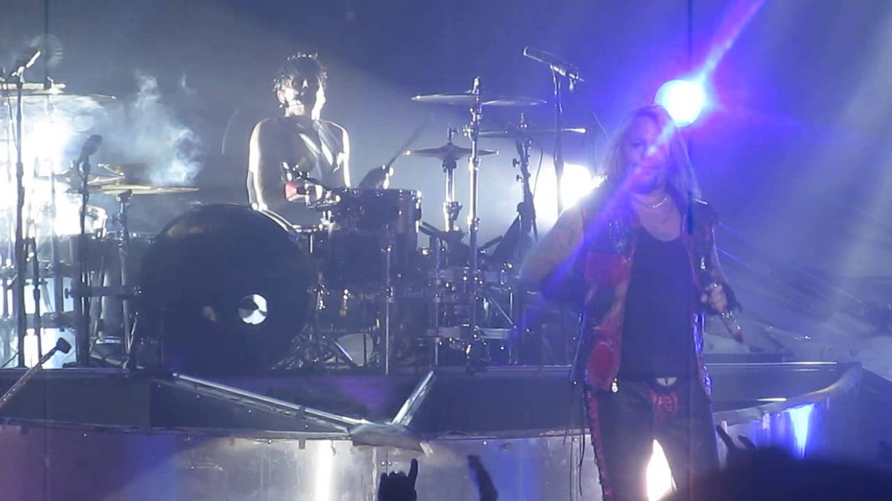 MOTLEY CRUE LIVE WIRE LAS VEGAS NV 10/2/13 - YouTube