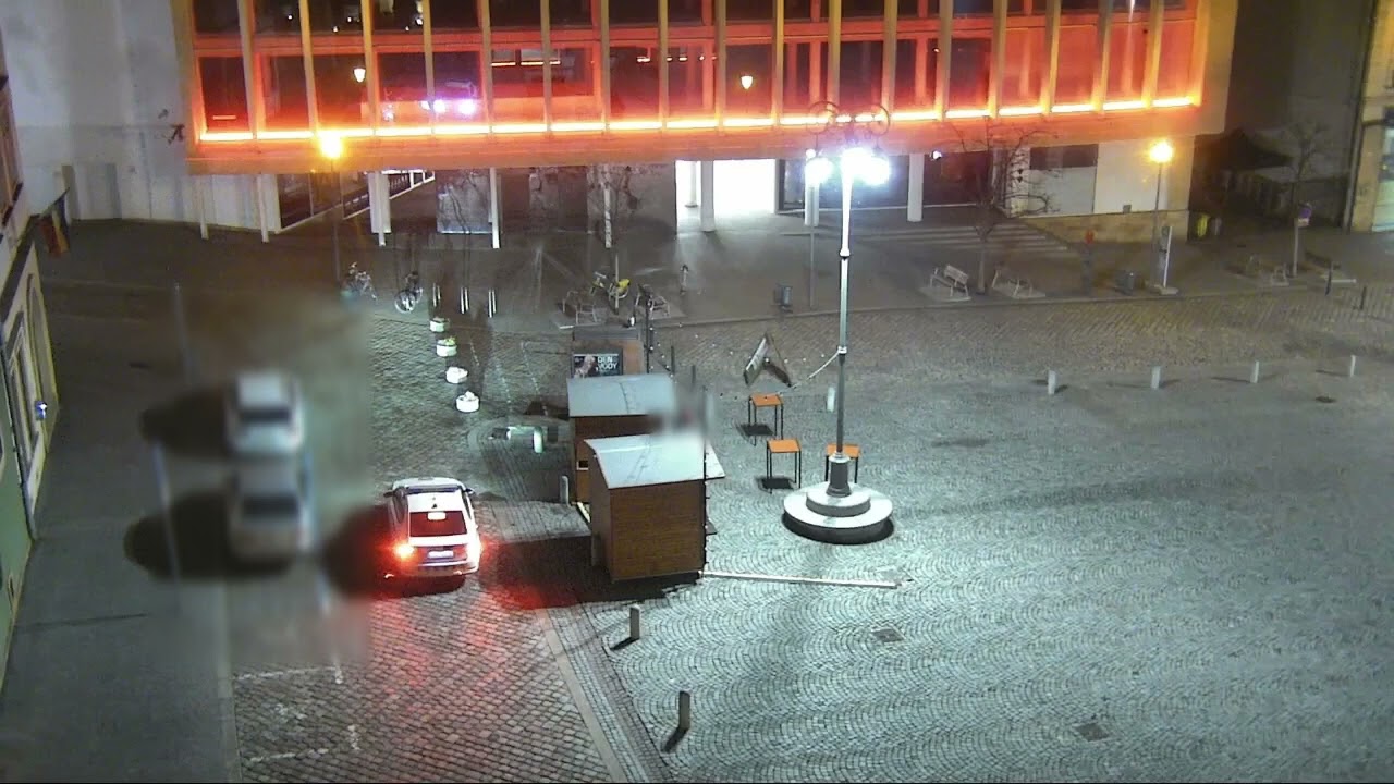 S PÁČIDLEM SE CHTĚL V BRNĚ ZŘEJMĚ VLOUPAT DO STÁNKU