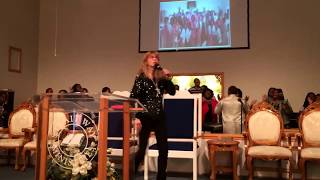 Rory Block and The Strait Way Ministeries Choir of Utica, Mississippi singing "Morning Train"