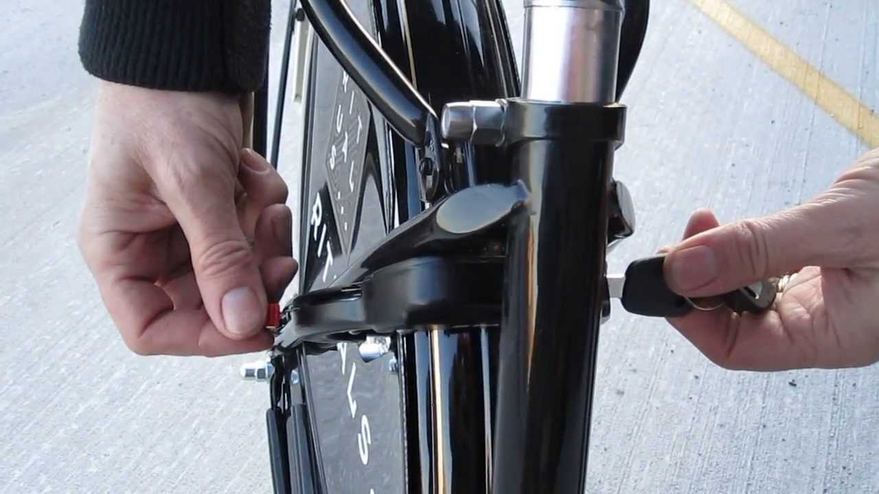 How to operate a ring lock on a Dutch bike