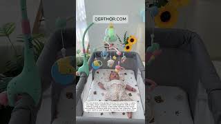 Этот мобиль для детской кроватки — идеальная первая игрушка для вашего малыша! Он успокаивает реб...