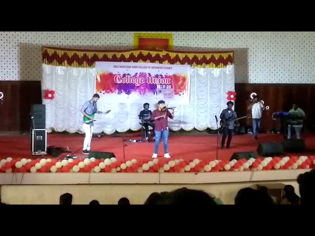 Ajith sobha l live performing | Puthu vellai mazhai | @ SN COLLEGE CHEMPAZHANTHY class=