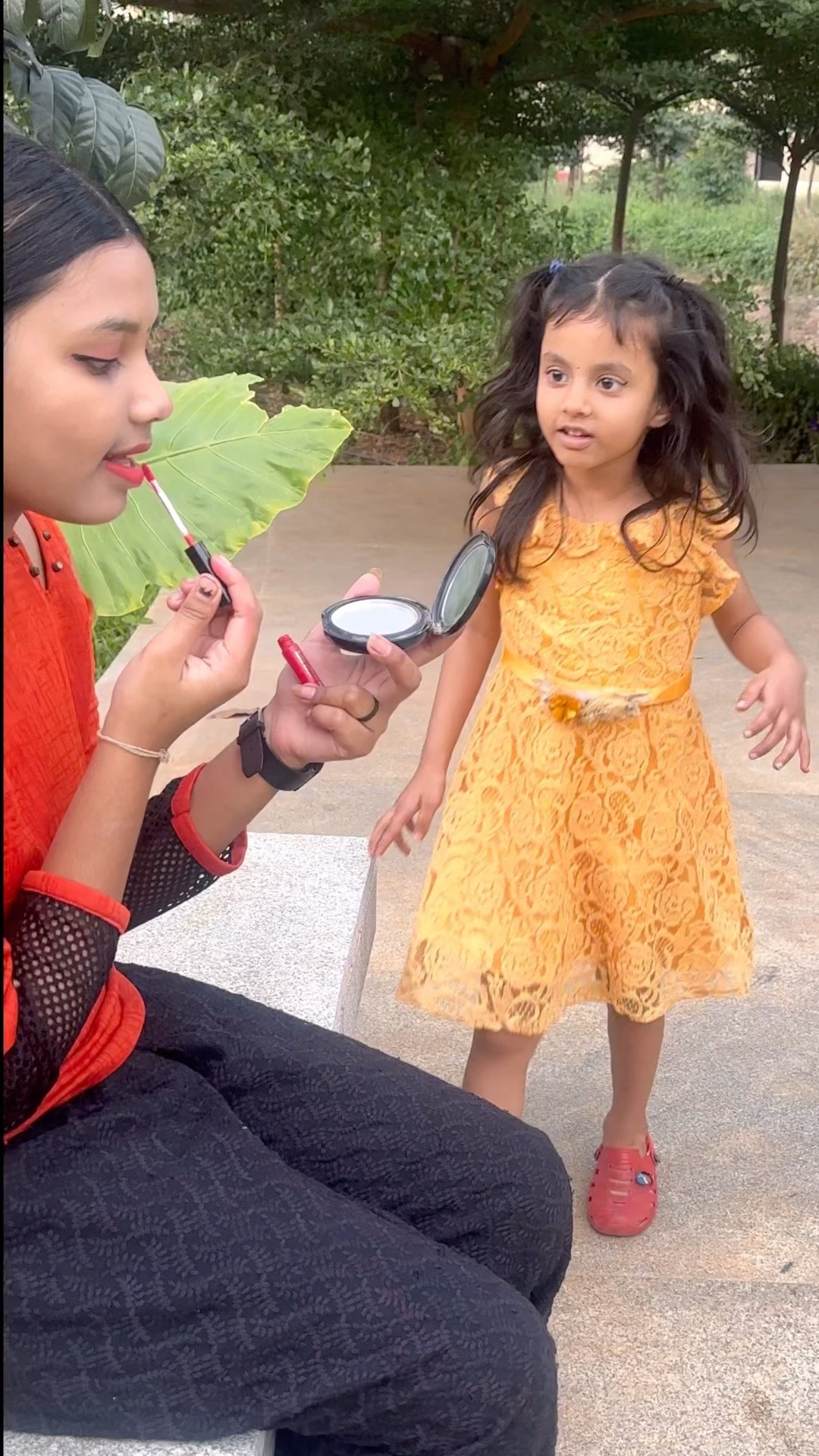 Aru k Lea mumma ne banaya lipstick ? #shorts