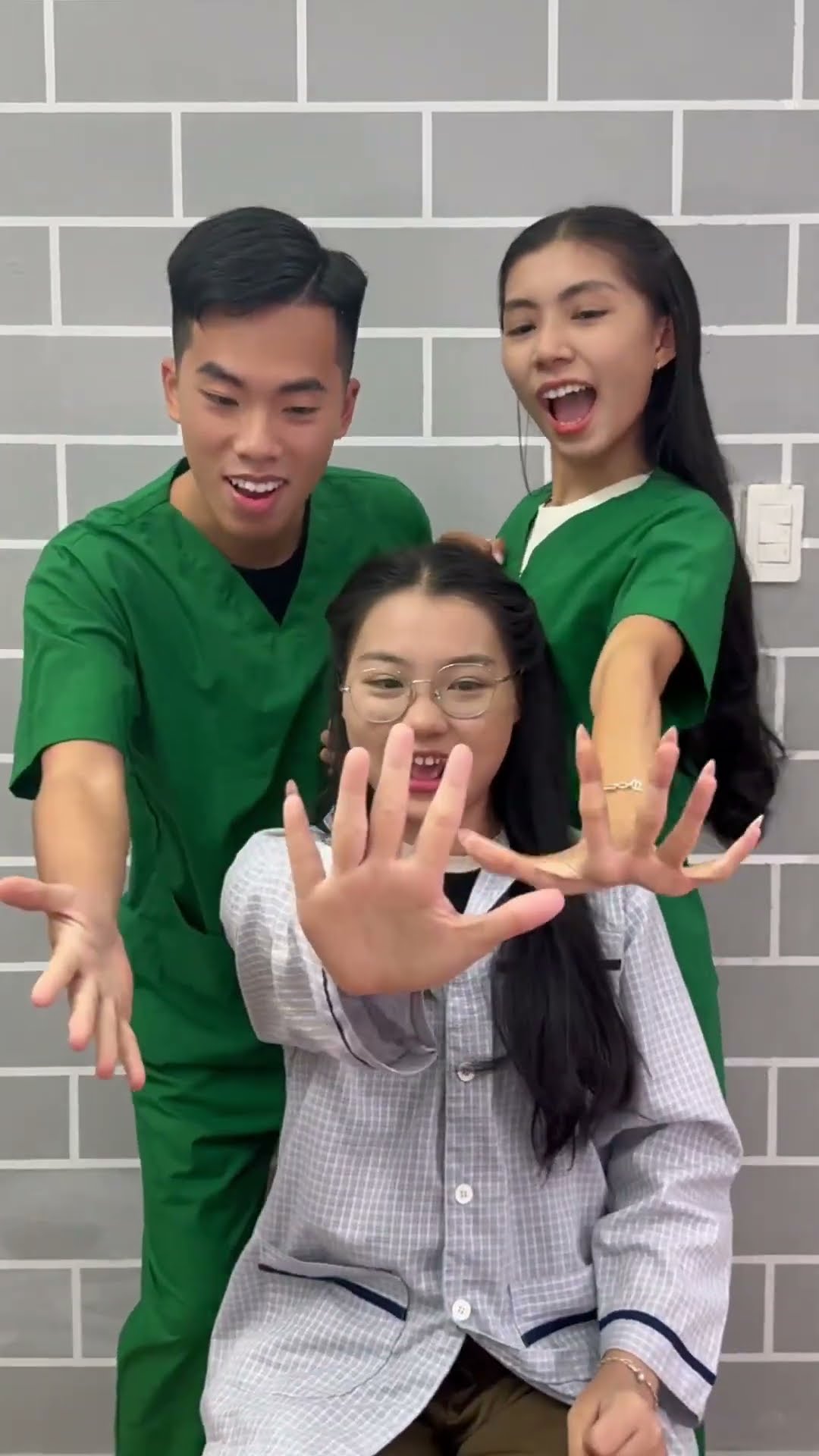 LNS - Độ hiểu nhau của Bệnh Nhân và Bác Sĩ || Patients and Doctors Cover funny #shorts